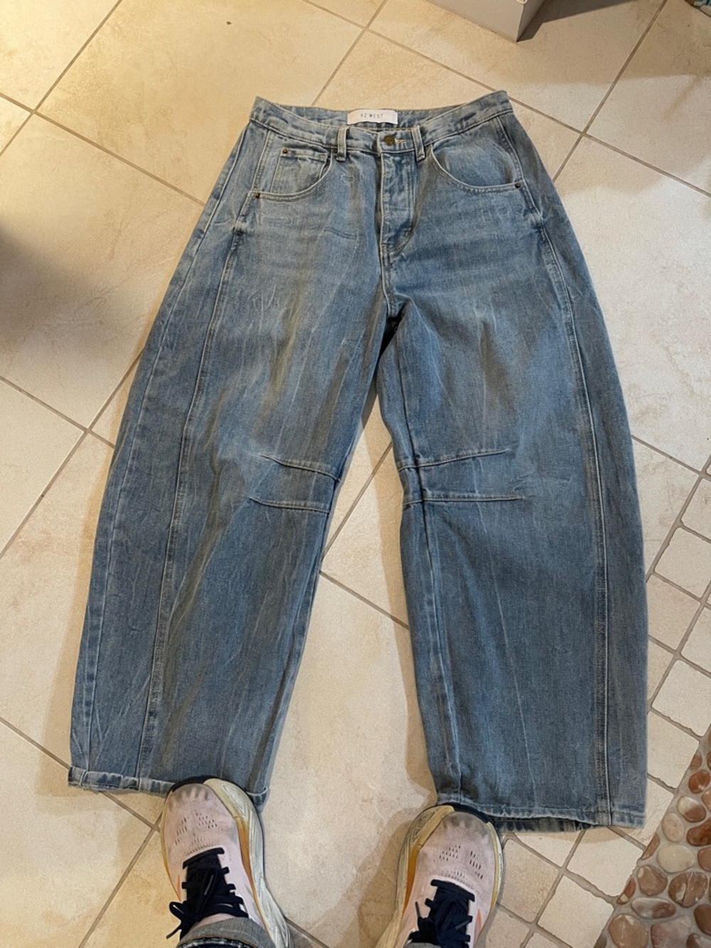 Barrel Jeans in Faded Blue